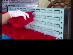 Armazém em colcha de retalhos e ninhos de plástico